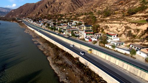 2岷县交通发生了翻天覆地地变化