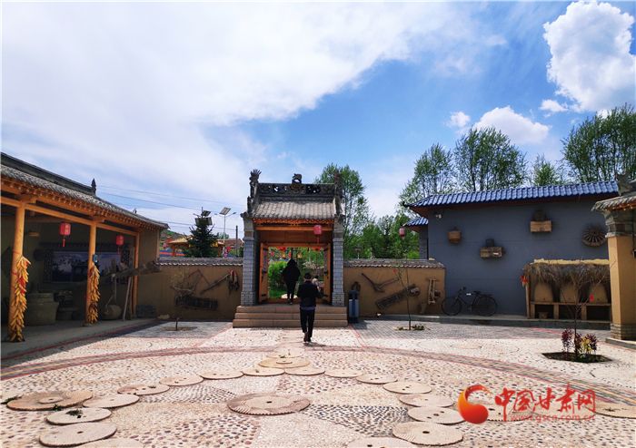 00300668555_5b7219a7